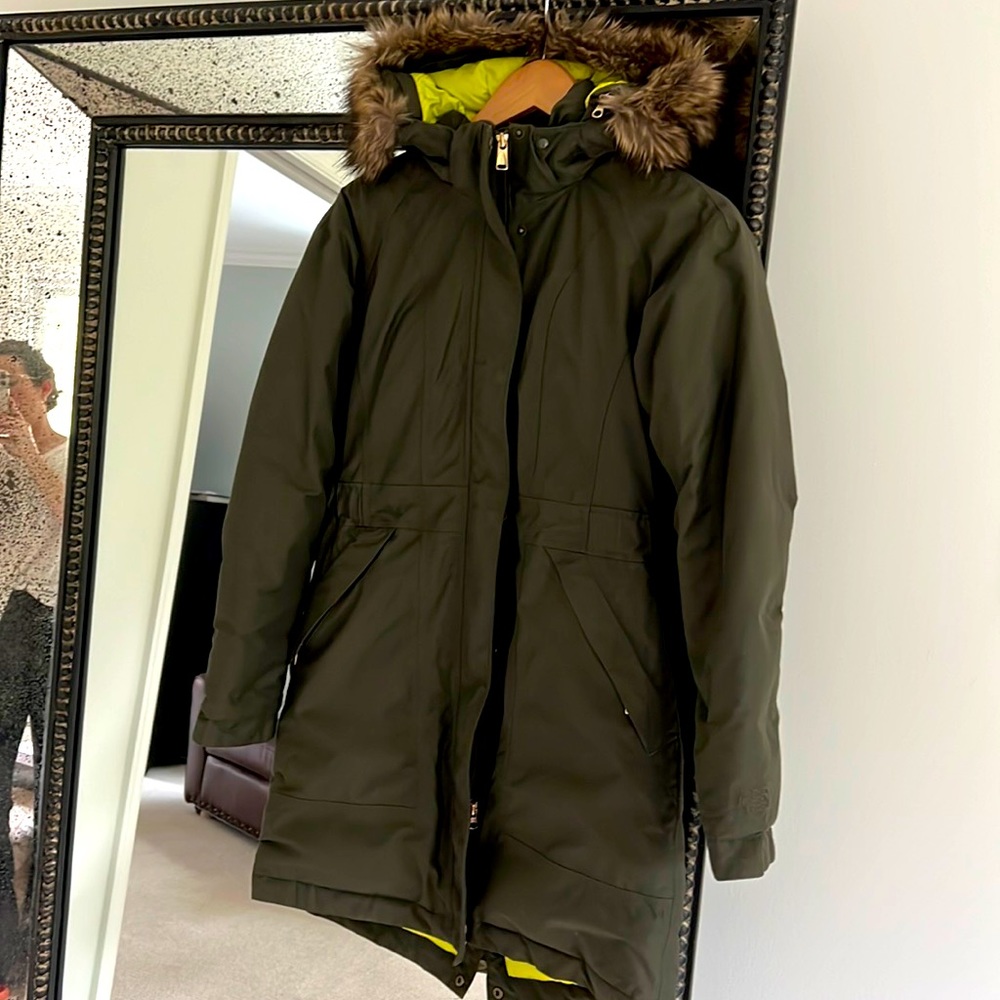 Excellent condition North Face down jacket, size S.